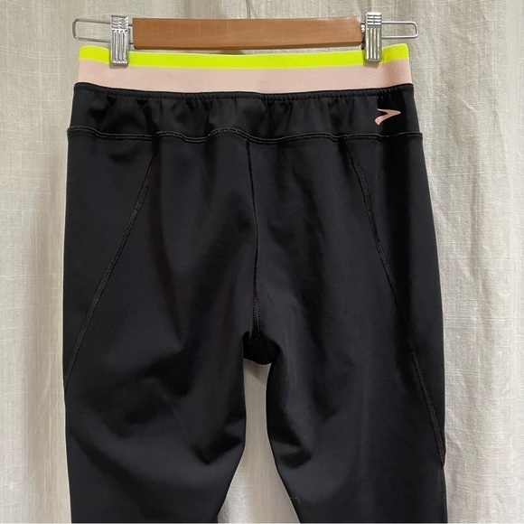 Brooks Running Black Run Within 7/8 Tight size medium - Picture 14 of 15